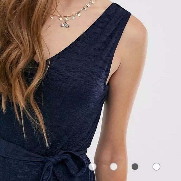 ASOS DESIGN v front v back textured sleeveless jumpsuit with tie waist (size 8) - Picture 2 of 5